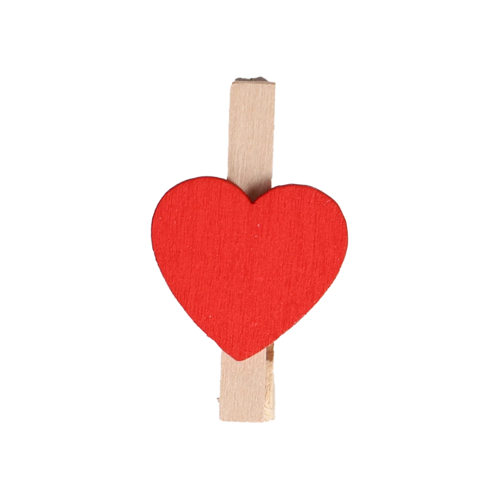 Träklämmor med hjärtan