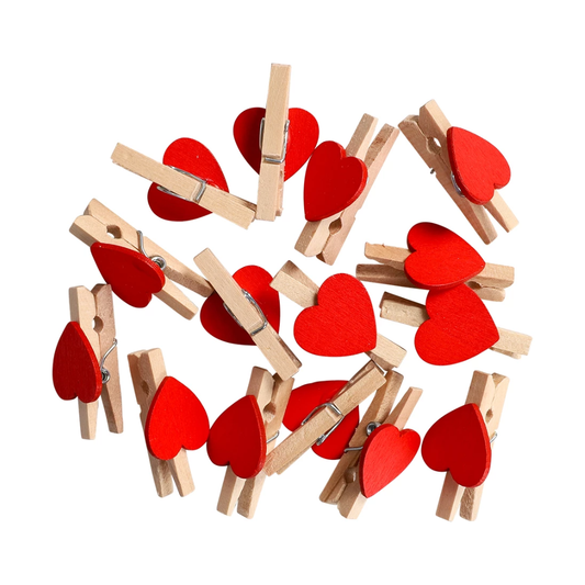 Träklämmor med hjärtan